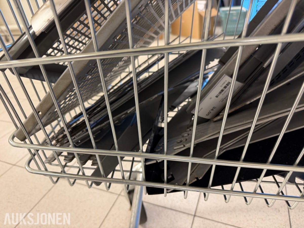 Butikkinnredning - stor mengde diverse hyller/reoler - uten minstepris!