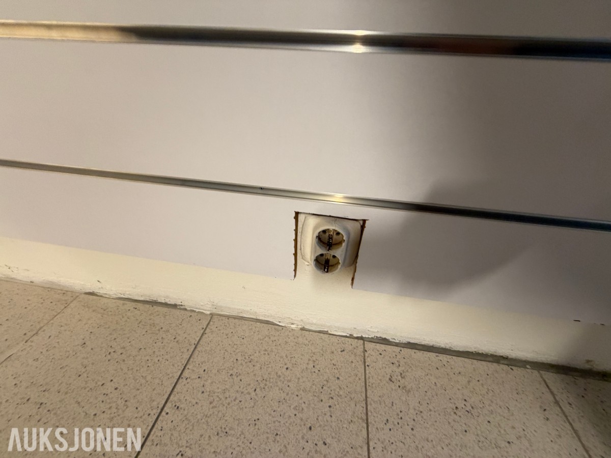 Slatboard butikkinnredning - 10 stk. veggmoduler med opphengstilbehør