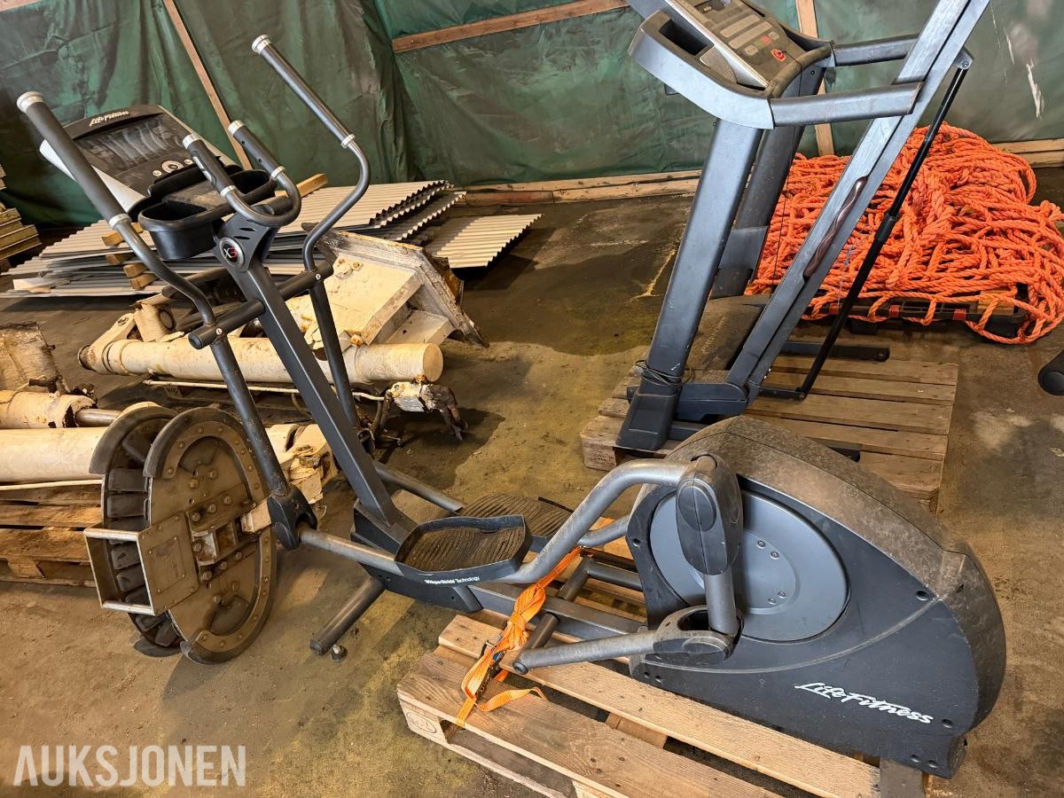 PARTI MED TRENINGSMASKINER OG VEKTSKIVER – LIFE FITNESS, NAUTILUS OG PRO-FORM