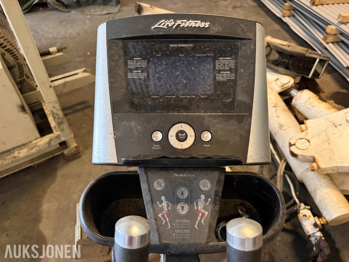 PARTI MED TRENINGSMASKINER OG VEKTSKIVER – LIFE FITNESS, NAUTILUS OG PRO-FORM