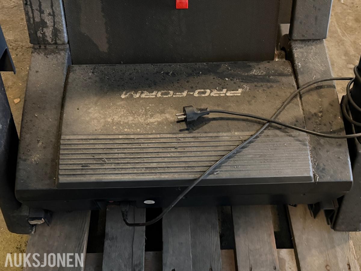 PARTI MED TRENINGSMASKINER OG VEKTSKIVER – LIFE FITNESS, NAUTILUS OG PRO-FORM