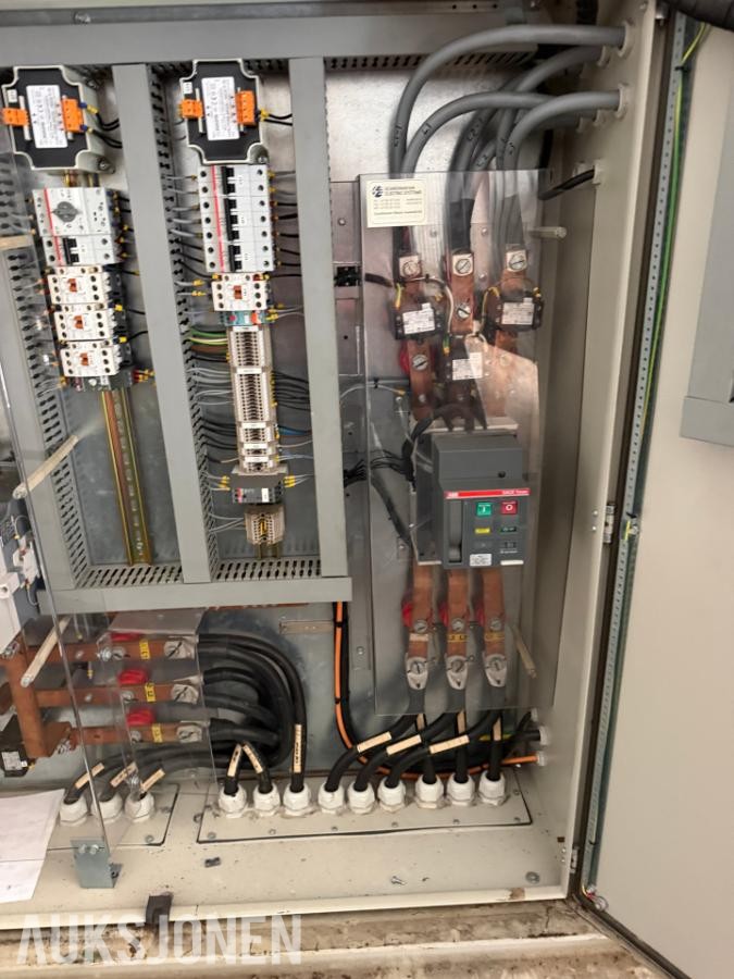 STAMFORD/LÖNNE 300 KW FREKVENSOMFORMER 60/50 HZ – 370 KVA
