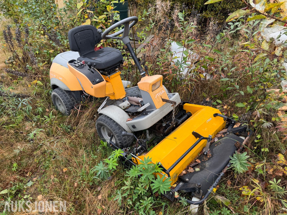 Stiga Park Pro 25 4WD - frontmontert klippeaggregat