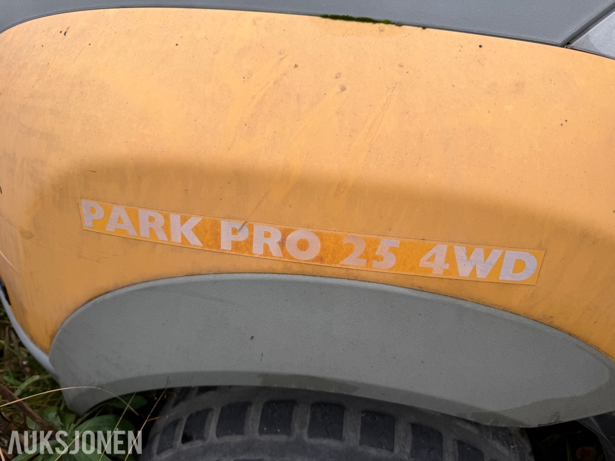 Stiga Park Pro 25 4WD - frontmontert klippeaggregat