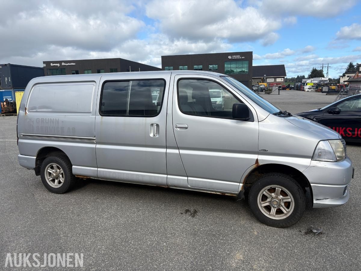 2008 HIACE 2.5-117 D 4WD, 268240km