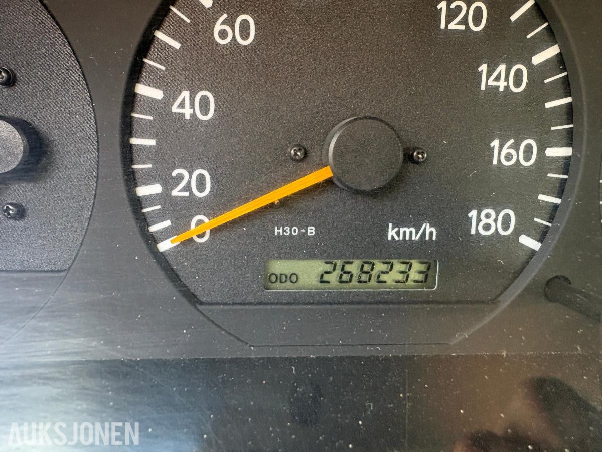 2008 HIACE 2.5-117 D 4WD, 268240km