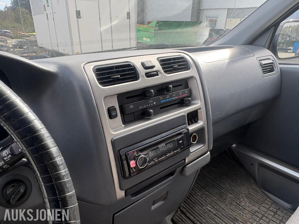 2008 HIACE 2.5-117 D 4WD, 268240km