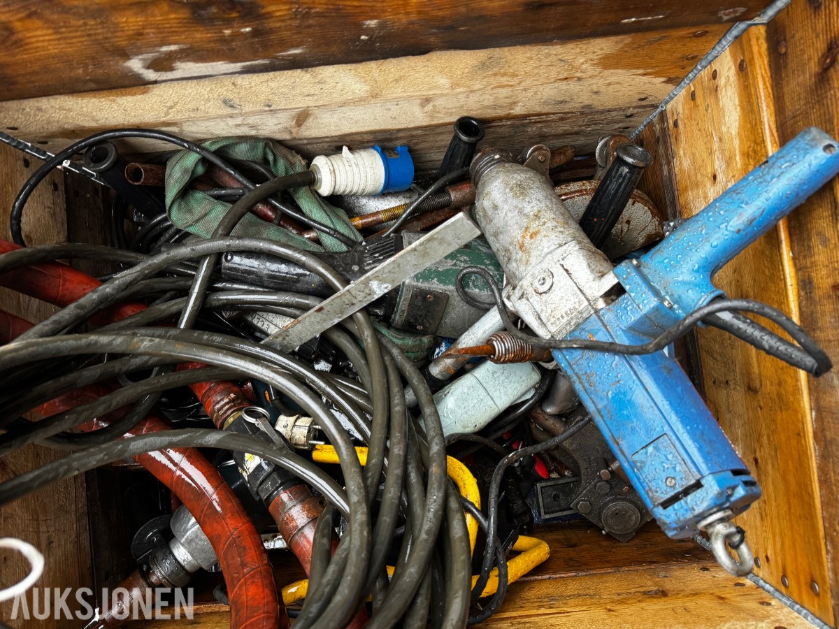 Pall med verktøy driller vinkelslipere