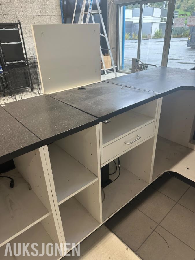 Butikkdisk / lengde ca 485 cm 
