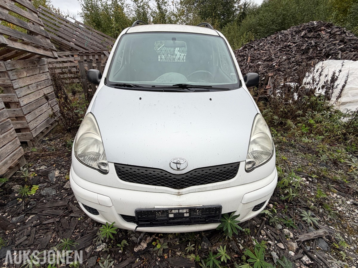 2006 Toyota YARIS VERSO 1.4-75 D + delebil - høystbydende over vrakpant!