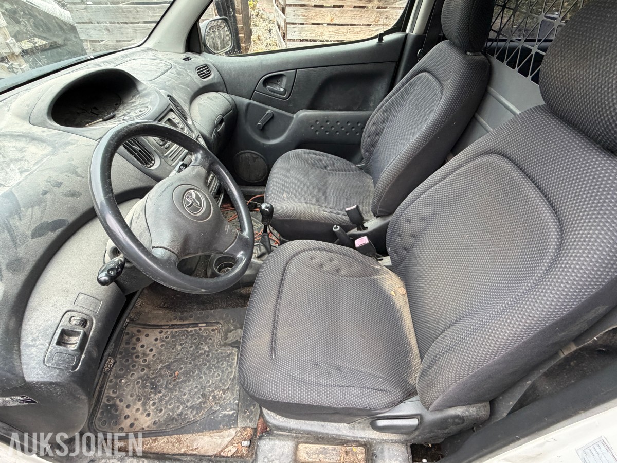 2006 Toyota YARIS VERSO 1.4-75 D + delebil - høystbydende over vrakpant!