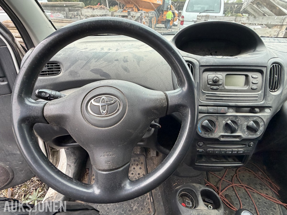 2006 Toyota YARIS VERSO 1.4-75 D + delebil - høystbydende over vrakpant!
