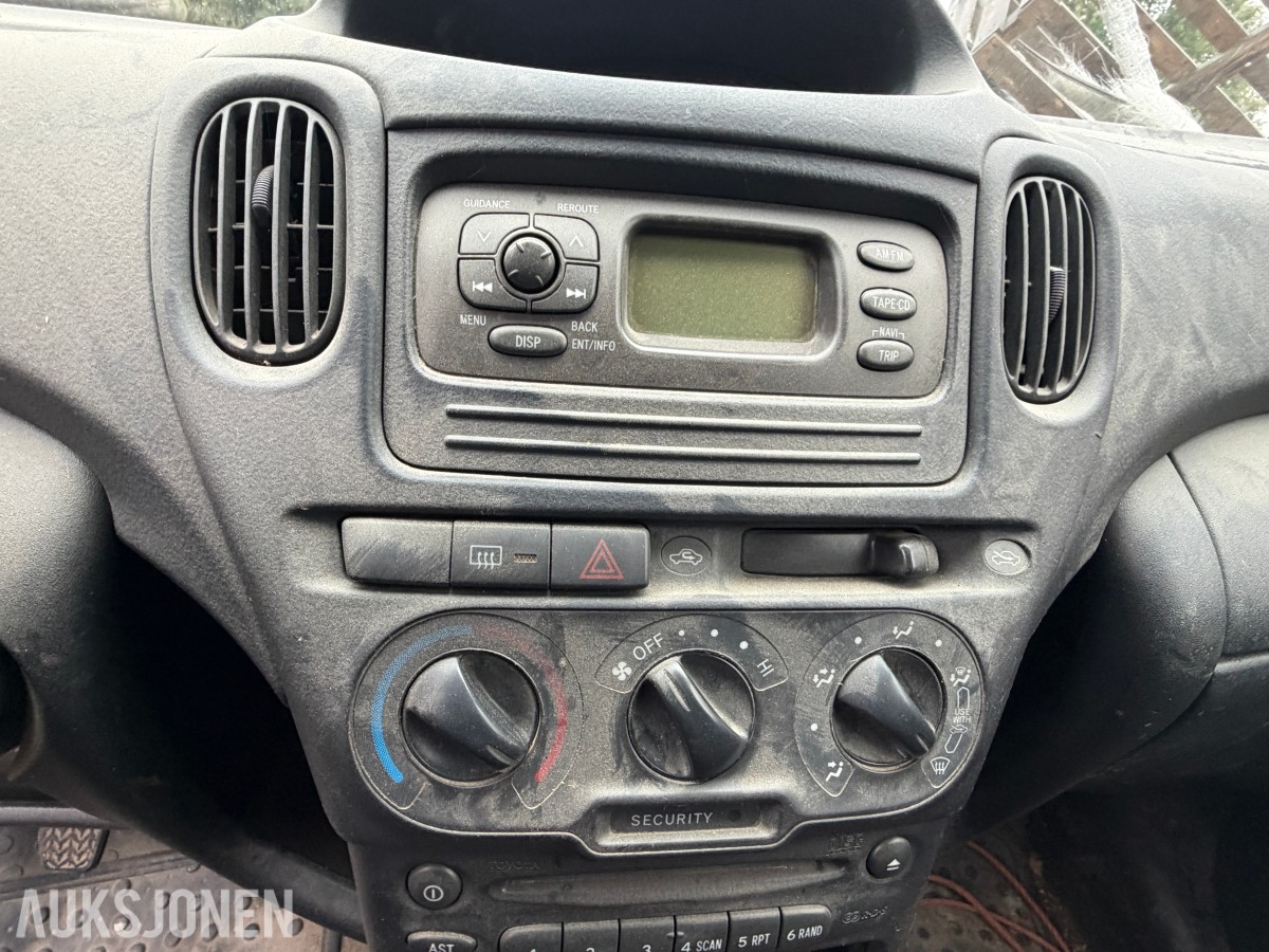 2006 Toyota YARIS VERSO 1.4-75 D + delebil - høystbydende over vrakpant!