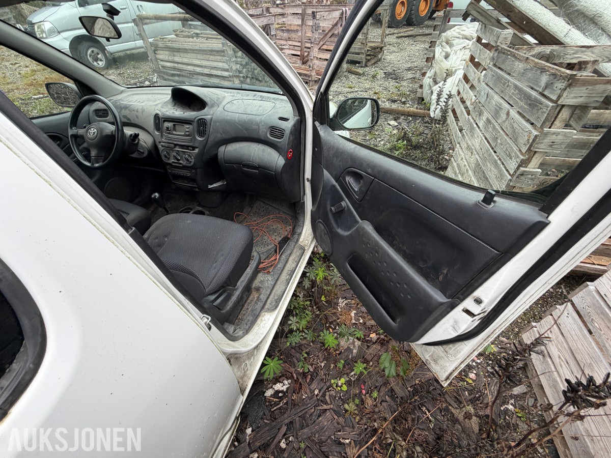 2006 Toyota YARIS VERSO 1.4-75 D + delebil - høystbydende over vrakpant!