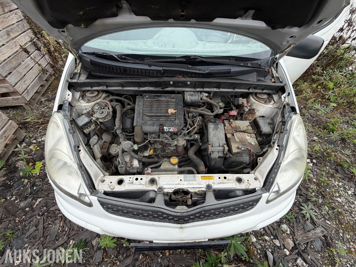 2006 Toyota YARIS VERSO 1.4-75 D + delebil - høystbydende over vrakpant!