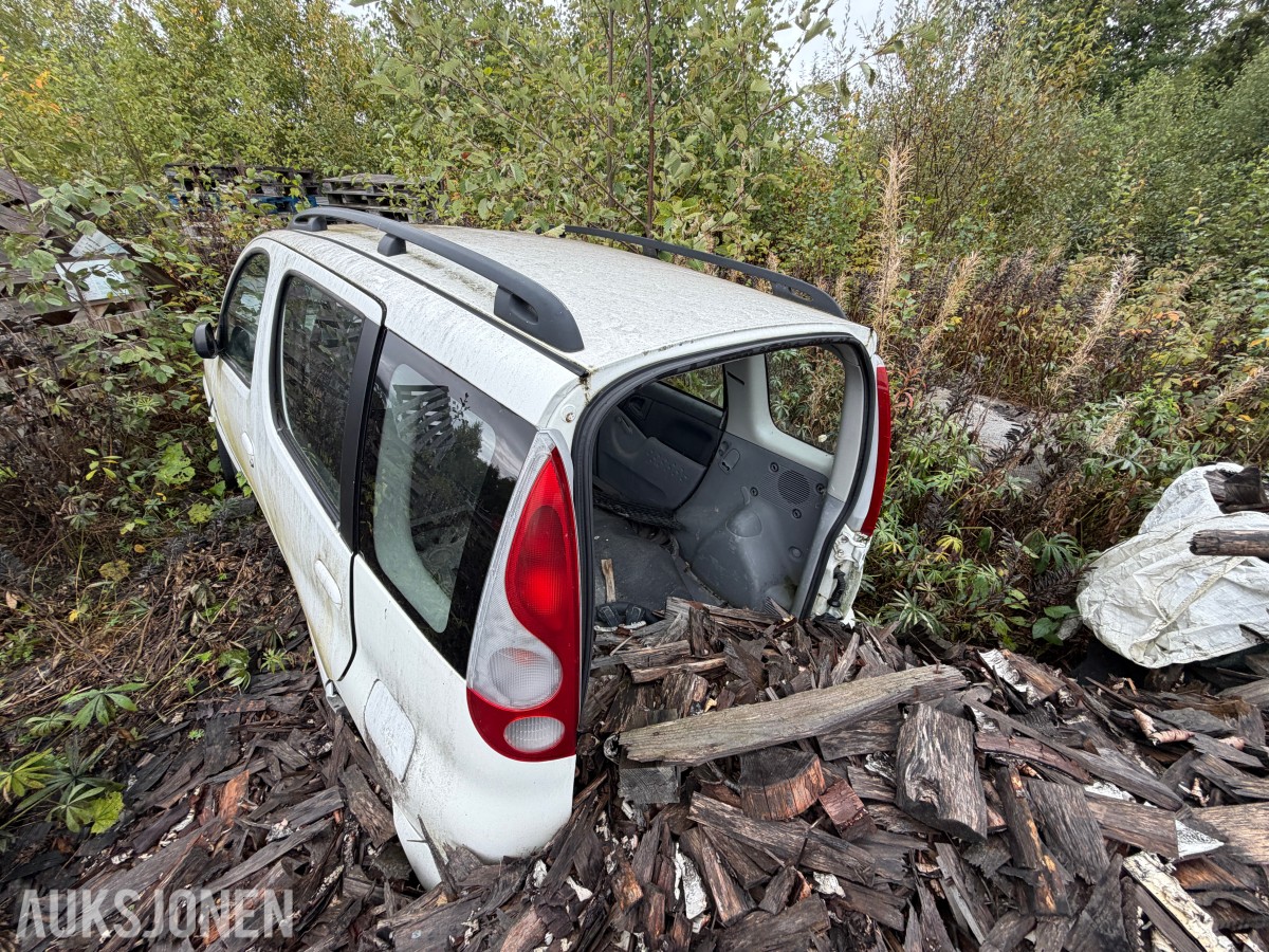 2006 Toyota YARIS VERSO 1.4-75 D + delebil - høystbydende over vrakpant!