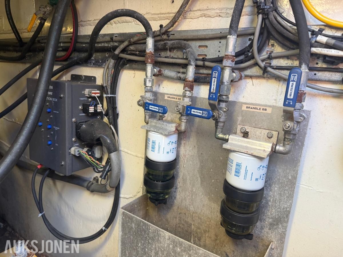 2000  Profesjonell 11,7 m Alu båt Cat C9 (700t) Palfinger Baugrampe