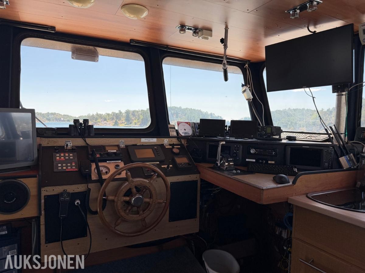 2000  Profesjonell 11,7 m Alu båt Cat C9 (700t) Palfinger Baugrampe