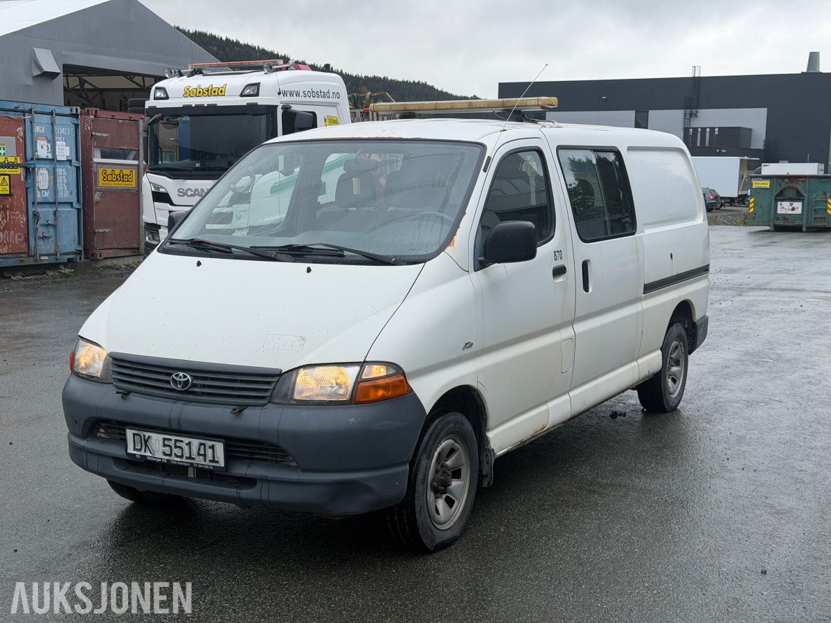 2003 Toyota HiAce 4WD LANG 6-SETER HENGERFESTE