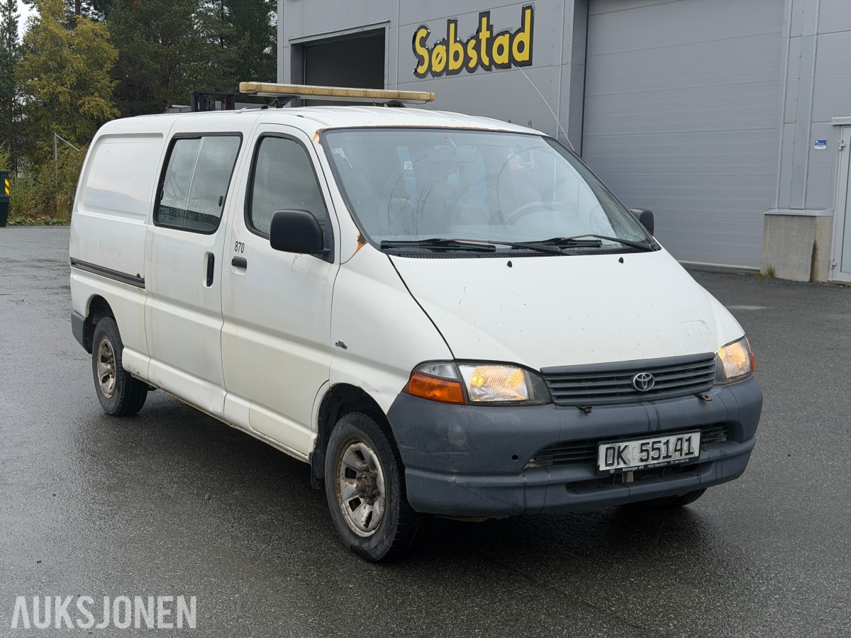 2003 Toyota HiAce 4WD LANG 6-SETER HENGERFESTE