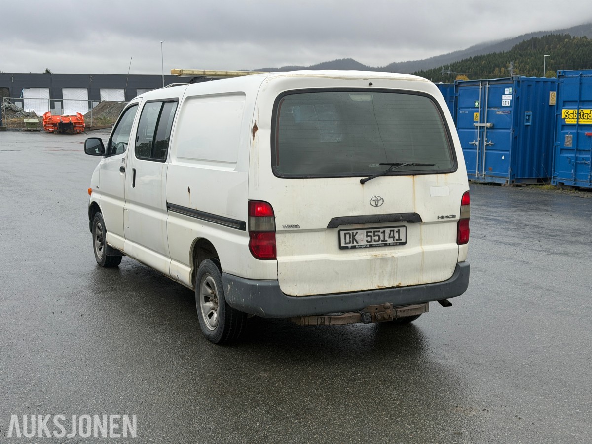 2003 Toyota HiAce 4WD LANG 6-SETER HENGERFESTE