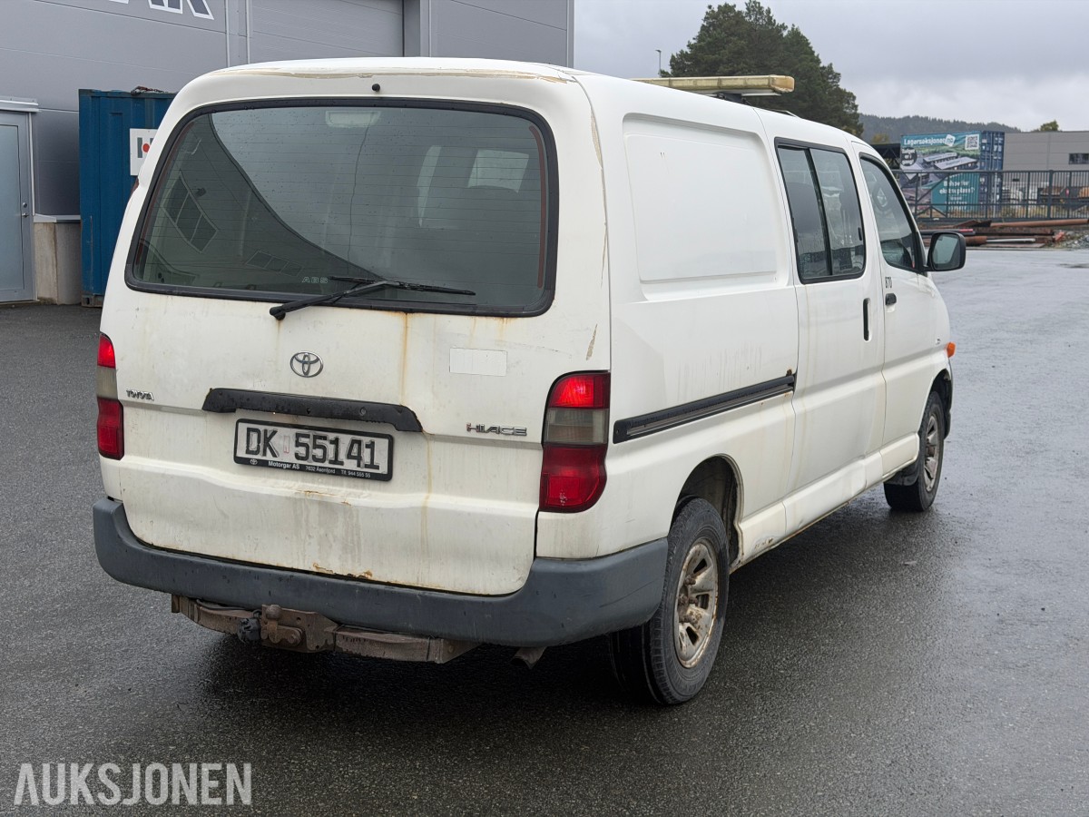 2003 Toyota HiAce 4WD LANG 6-SETER HENGERFESTE