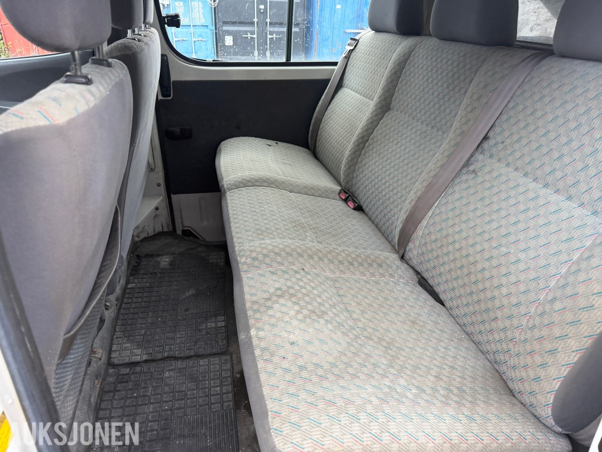 2003 Toyota HiAce 4WD LANG 6-SETER HENGERFESTE