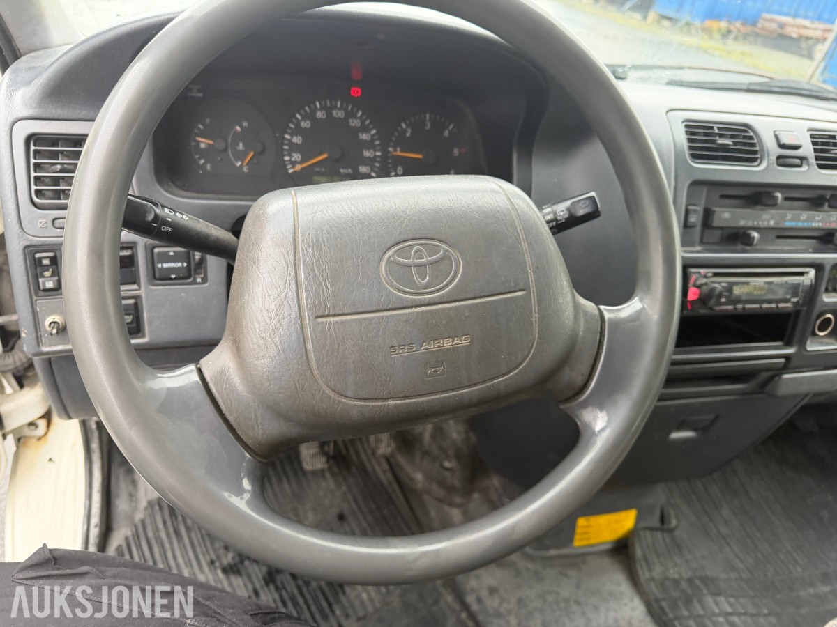 2003 Toyota HiAce 4WD LANG 6-SETER HENGERFESTE