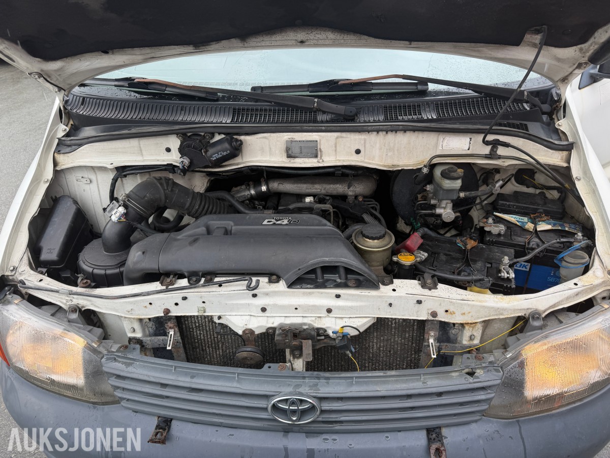2003 Toyota HiAce 4WD LANG 6-SETER HENGERFESTE