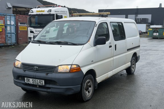 2003 Toyota HiAce 4WD LANG 6-SETER HENGERFESTE 