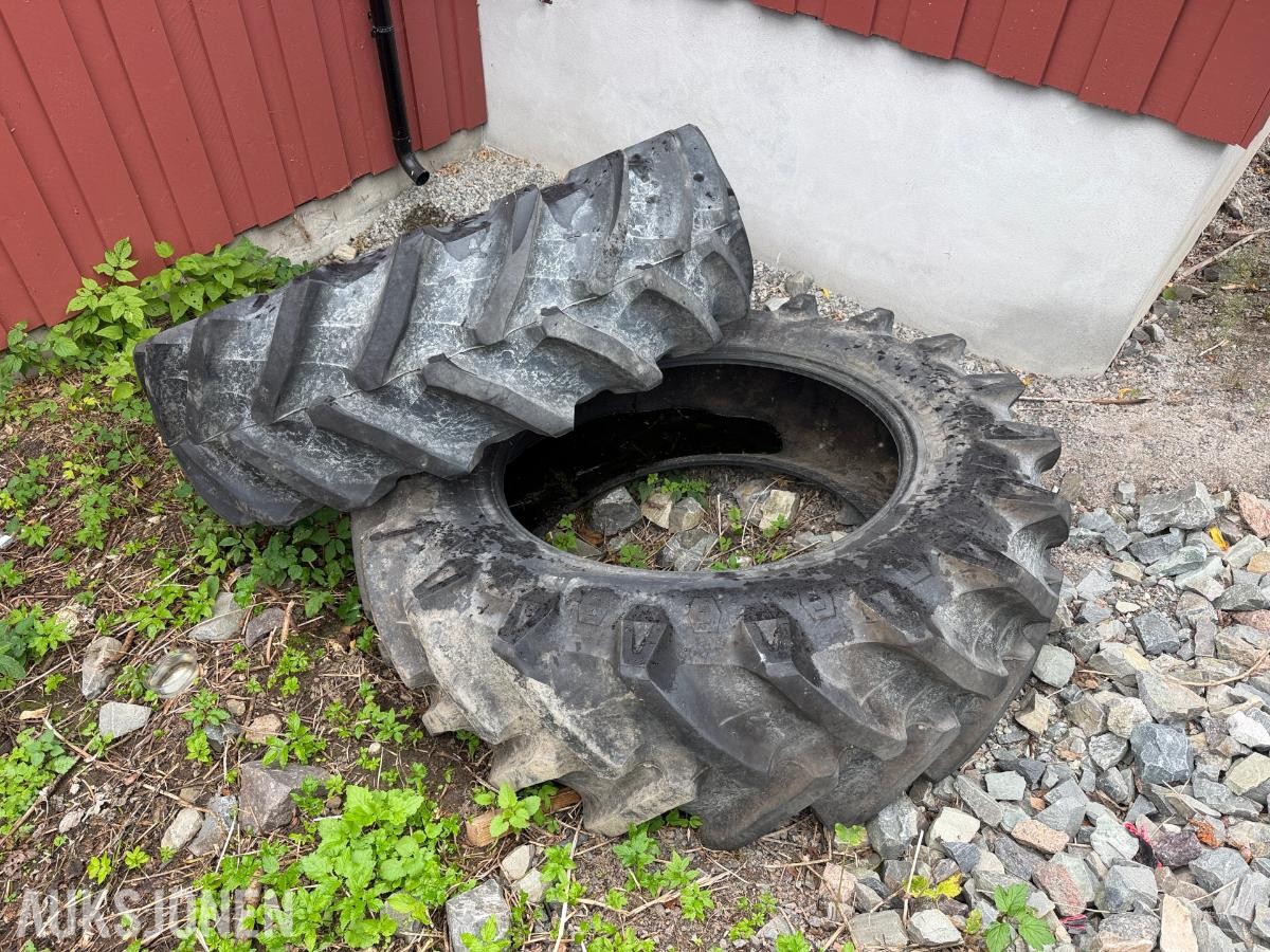 Pirelli 520/70R38 traktordekk - 2stk