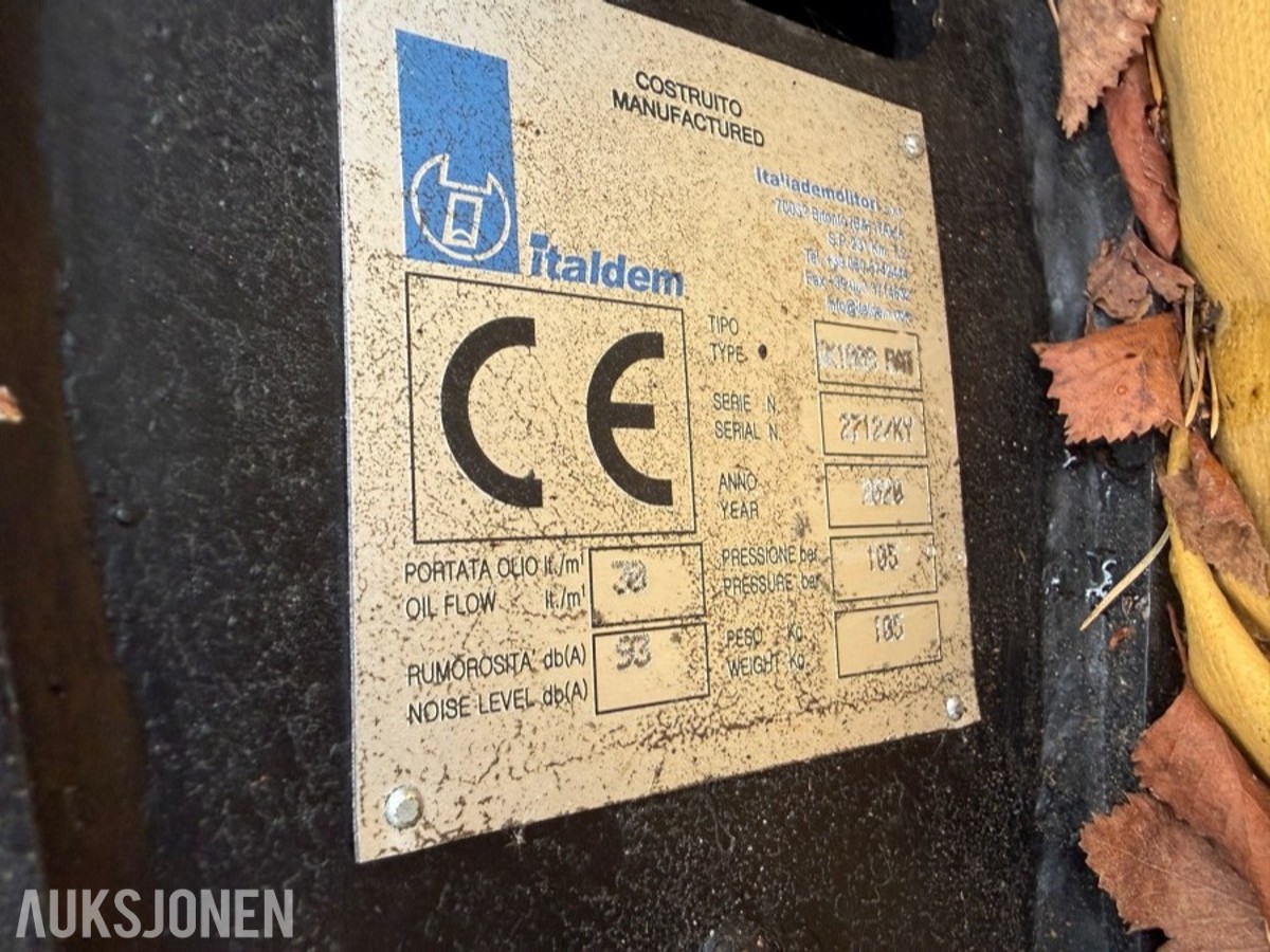 Italdem S40 Pigghammer, stolpe banker