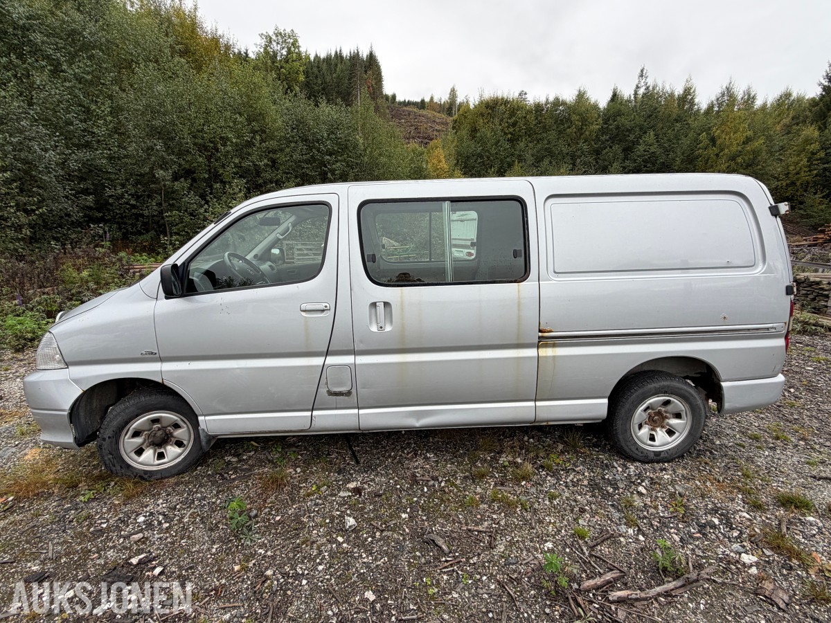 2011 Toyota HIACE 2.5-117 D 4WD / 1 eier siden ny!!!