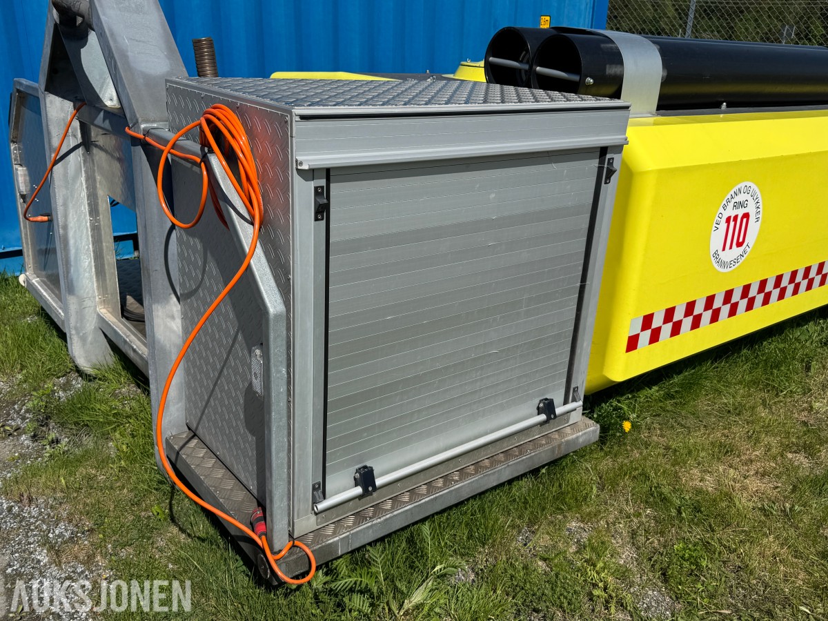 Vanntank på krokramme m/pumpemotor