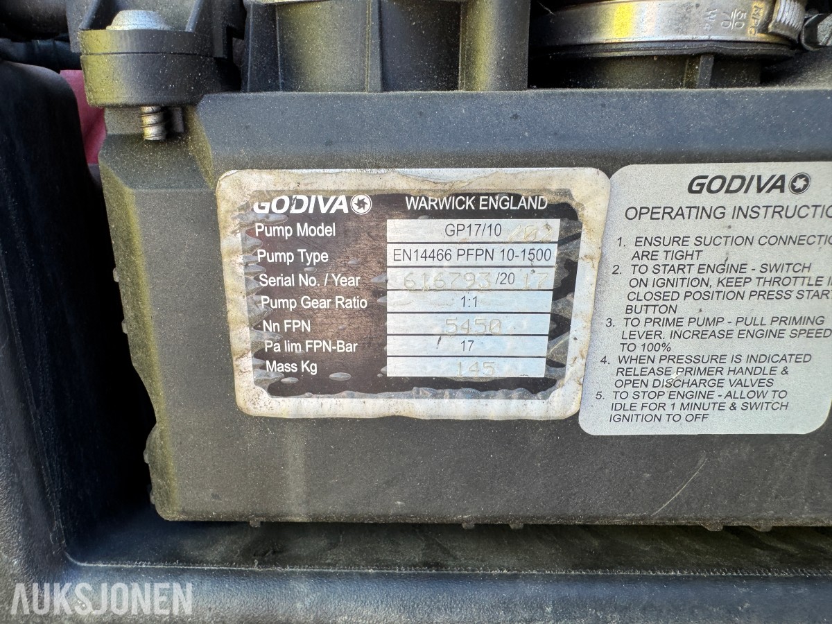 Vanntank på krokramme m/pumpemotor
