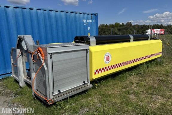 Vanntank på krokramme m/pumpemotor