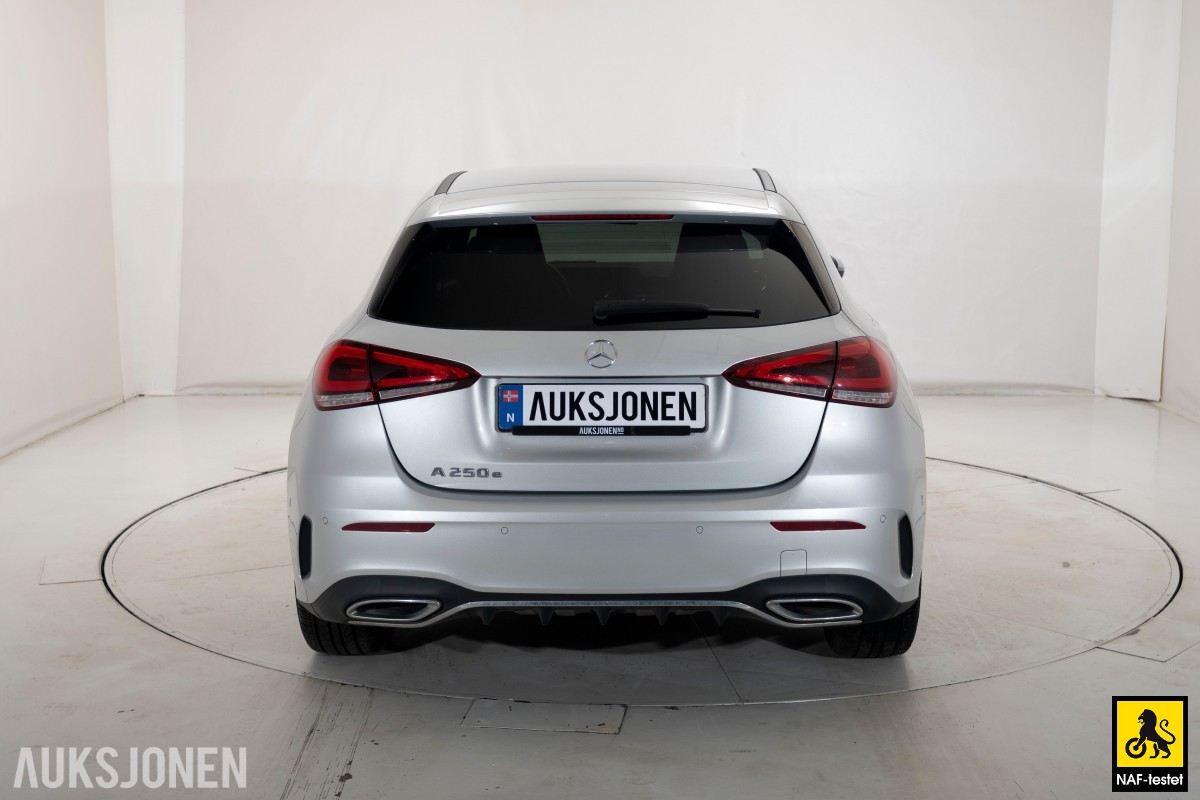 2020 Mercedes-Benz A-Klasse A250e 218HK AMG ACC VARMER KAMERA LED 