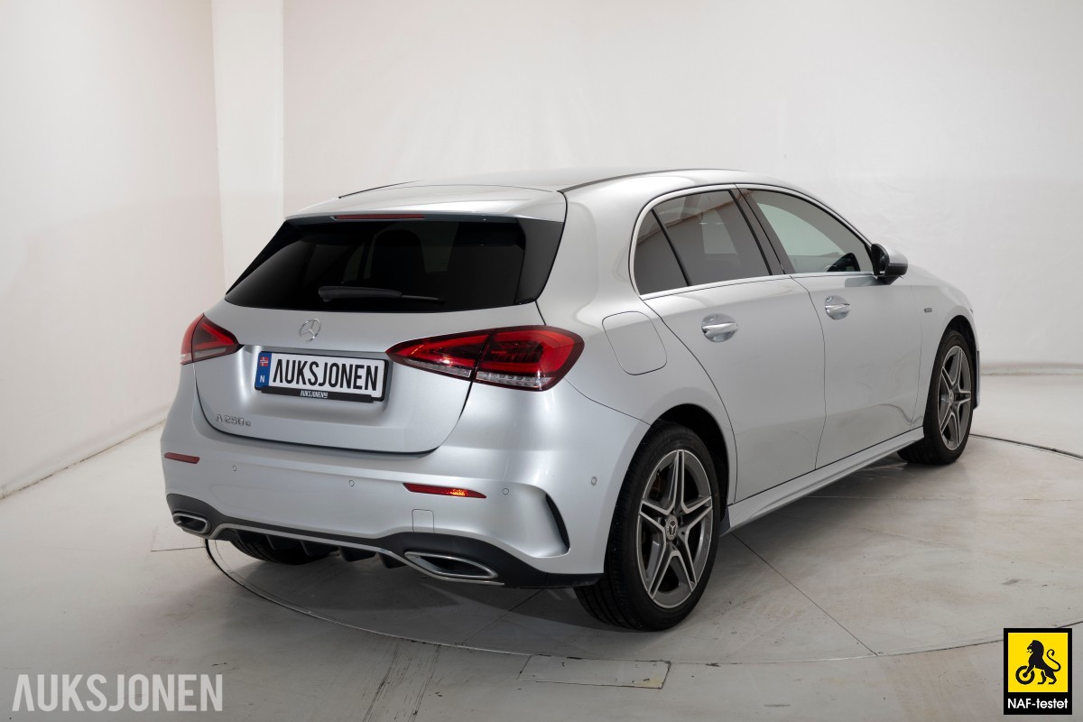 2020 Mercedes-Benz A-Klasse A250e 218HK AMG ACC VARMER KAMERA LED 