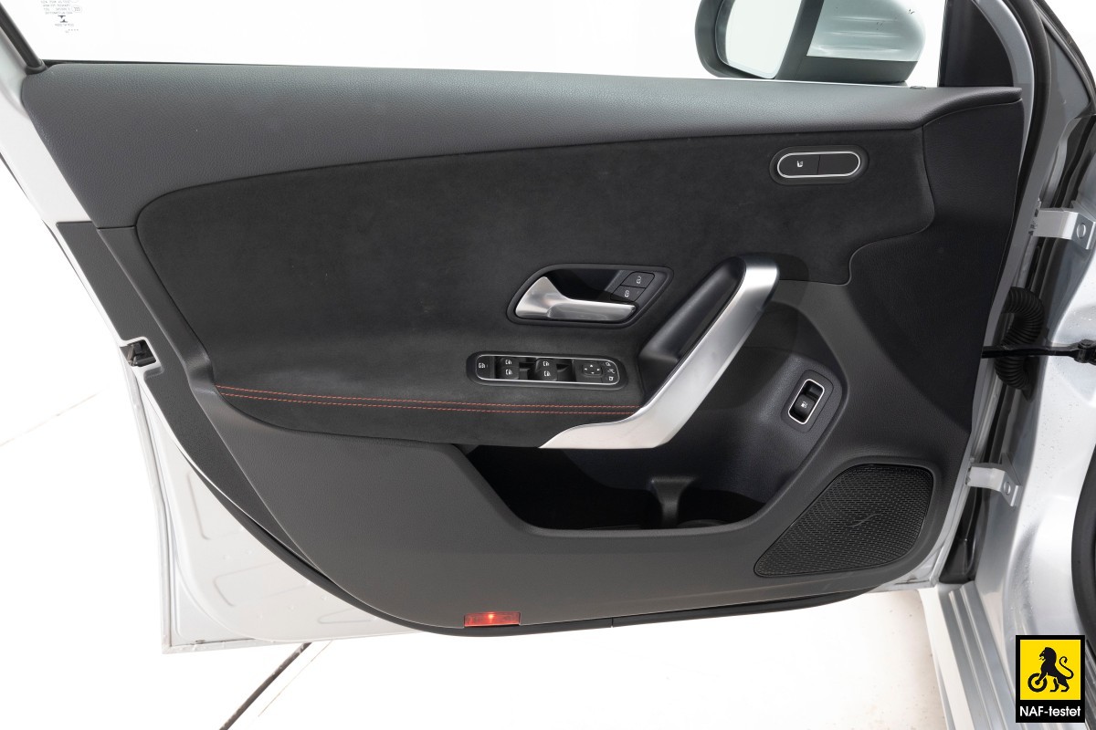 2020 Mercedes-Benz A-Klasse A250e 218HK AMG ACC VARMER KAMERA LED 