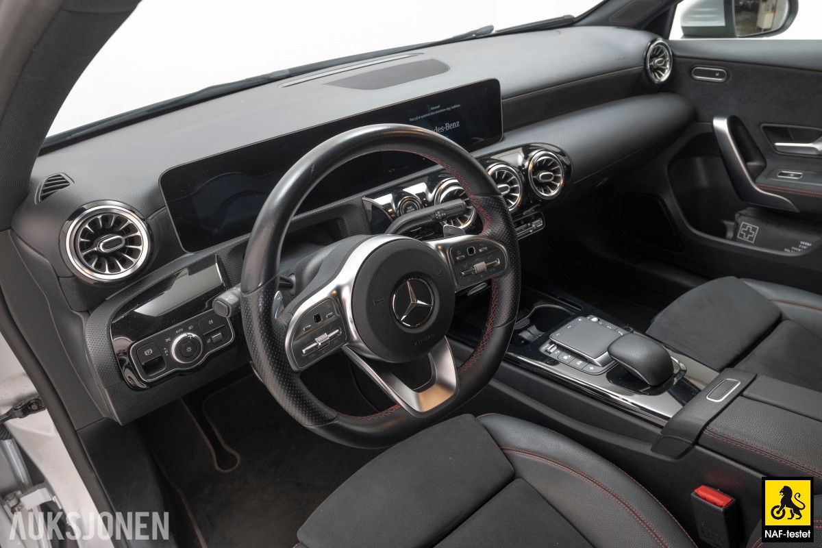 2020 Mercedes-Benz A-Klasse A250e 218HK AMG ACC VARMER KAMERA LED 