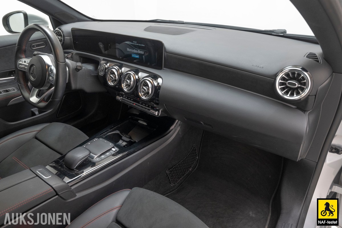 2020 Mercedes-Benz A-Klasse A250e 218HK AMG ACC VARMER KAMERA LED 