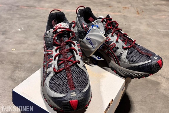 Stort parti ASICS trenings- og terrengsko i originalesker – ca. 1 474 par