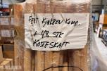 Mobilt feltkjøkken-/forpleiningsbord med kjøkkenutstyr og 48 kosteskaft