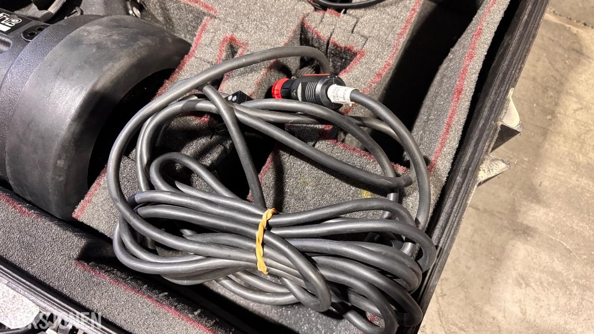 2 stk. Dragon T12/MK2 portable søkelys med transportkasser