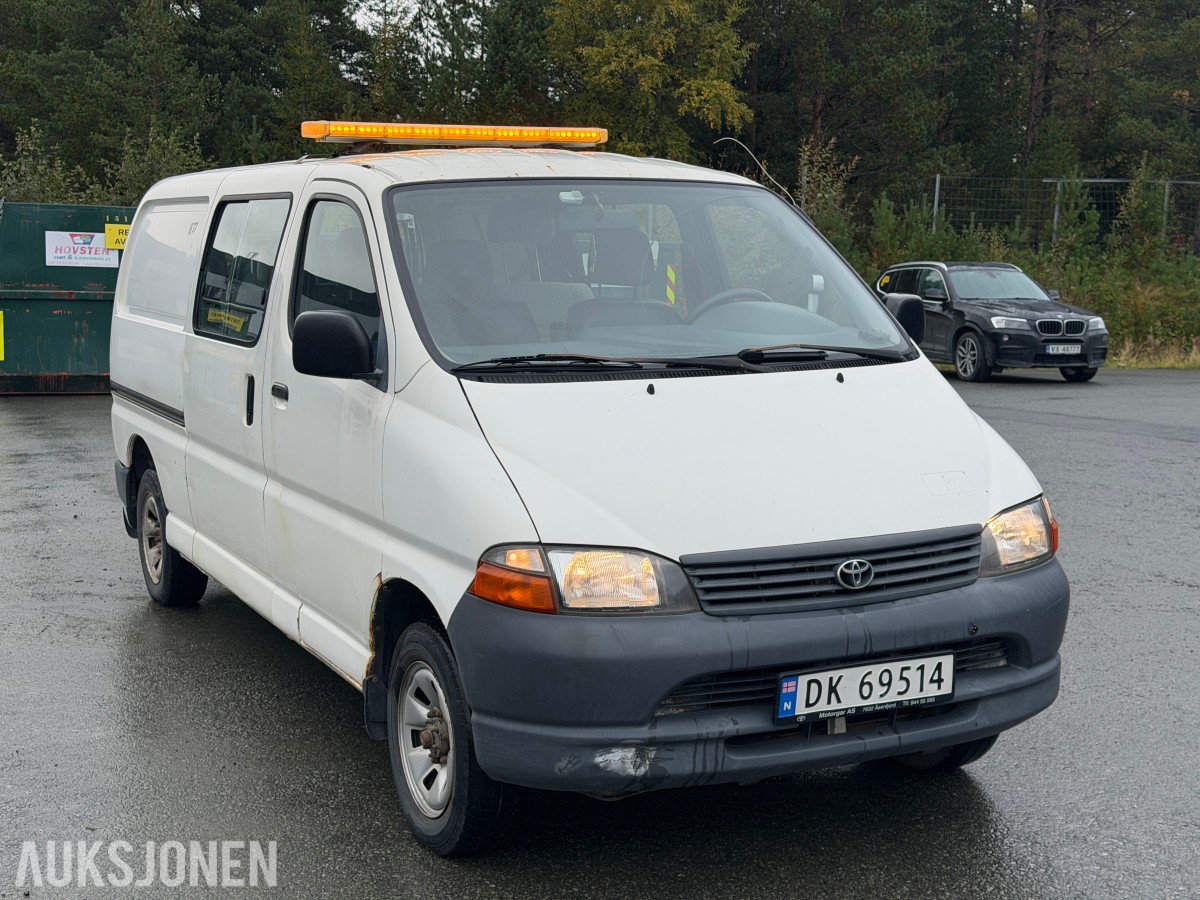 2003 Toyota HiAce 4WD LANG 6-SETER HENGERFESTE