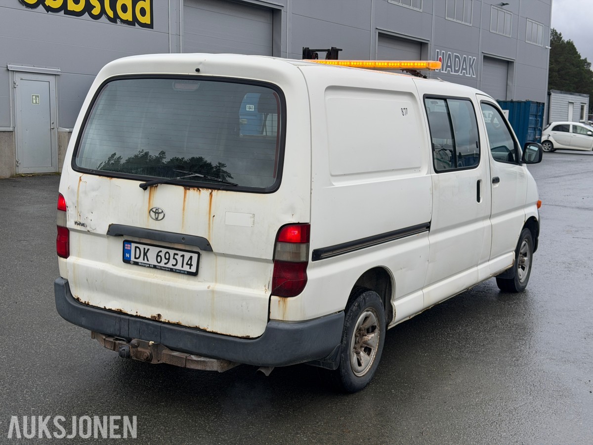 2003 Toyota HiAce 4WD LANG 6-SETER HENGERFESTE