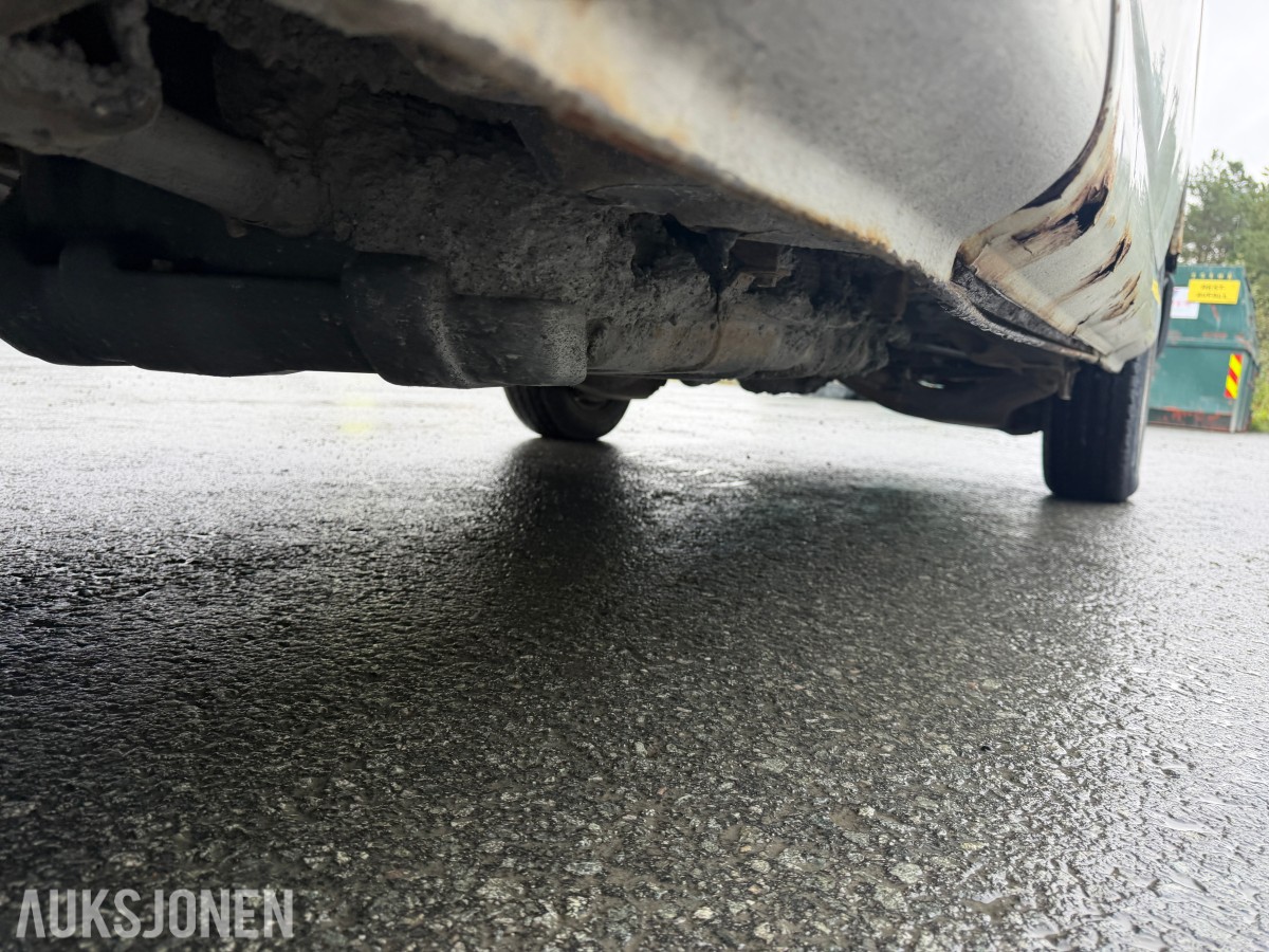 2003 Toyota HiAce 4WD LANG 6-SETER HENGERFESTE