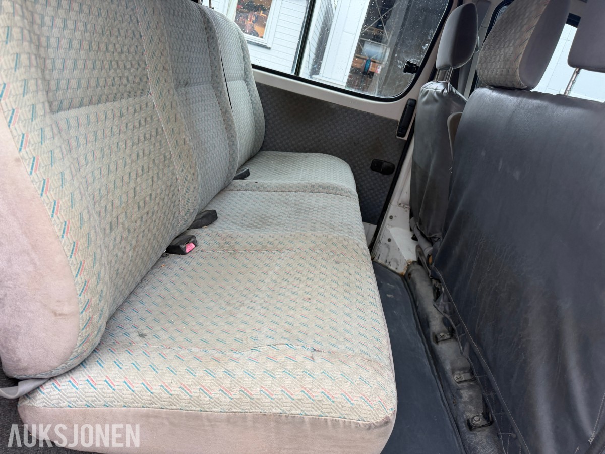 2003 Toyota HiAce 4WD LANG 6-SETER HENGERFESTE