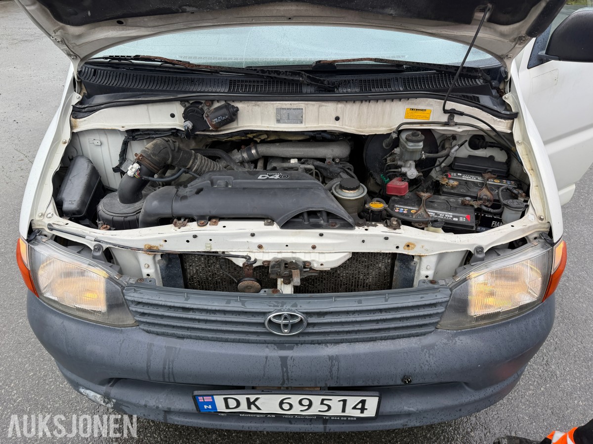 2003 Toyota HiAce 4WD LANG 6-SETER HENGERFESTE