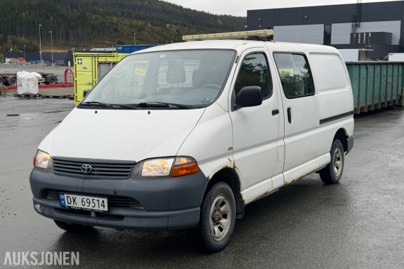2003 Toyota HiAce 4WD LANG 6-SETER HENGERFESTE 